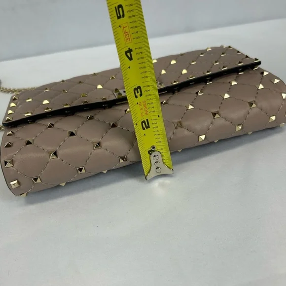 Valentino Garavani

Rockstud Spike Nappa Leather Crossbody Clutch Bag - Picture 14 of 14